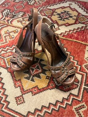 Frye Dara Honeycomb Sandals